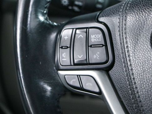 Used 2017 Toyota Highlander XLE FWD image 13