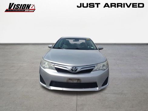 Used 2014 Toyota Camry LE image 2
