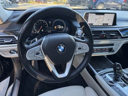 Used 2018 BMW 750i image 36