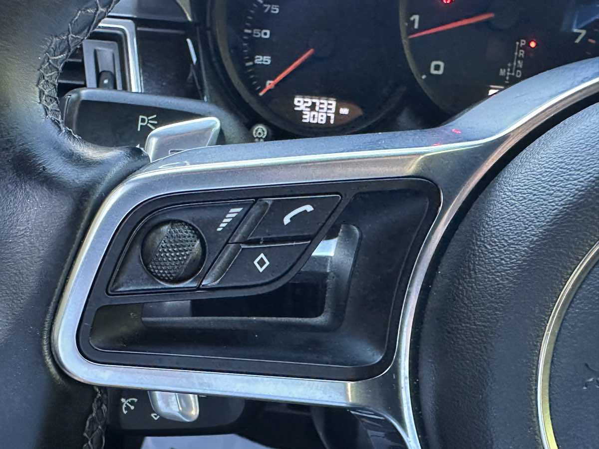 Used 2018 Porsche Macan AWD/4WD image 28