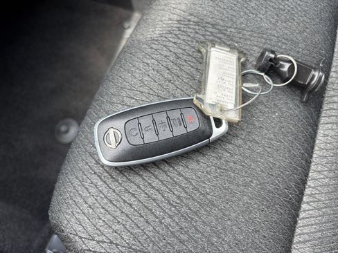 Used 2025 Nissan Rogue SV AWD/4WD image 20