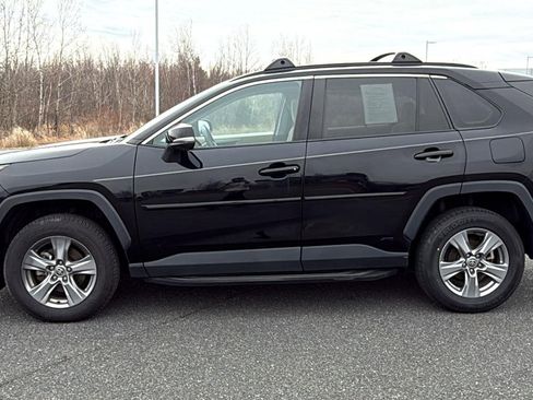 Used 2022 Toyota RAV4 XLE w/ Convenience Package image 12