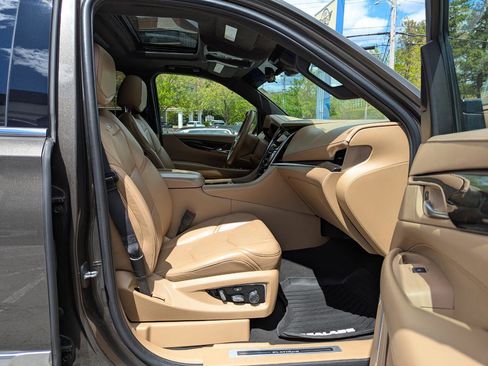 Used 2020 Cadillac Escalade Platinum AWD/4WD image 33