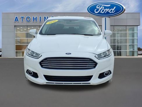 Used 2016 Ford Fusion SE image 2