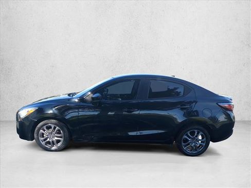 Used 2019 Toyota Yaris LE image 9