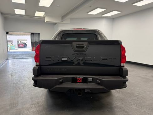 Used 2003 Chevrolet Avalanche 4x4 w/ Suspension Package, Off-Road image 8