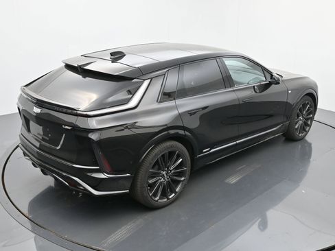 New 2026 Cadillac Lyriq V image 27
