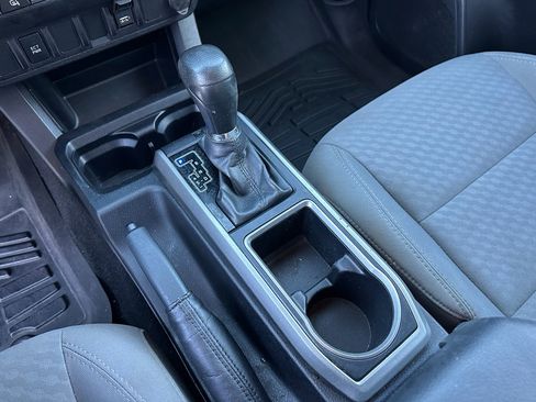 Used 2020 Toyota Tacoma SR5 image 22