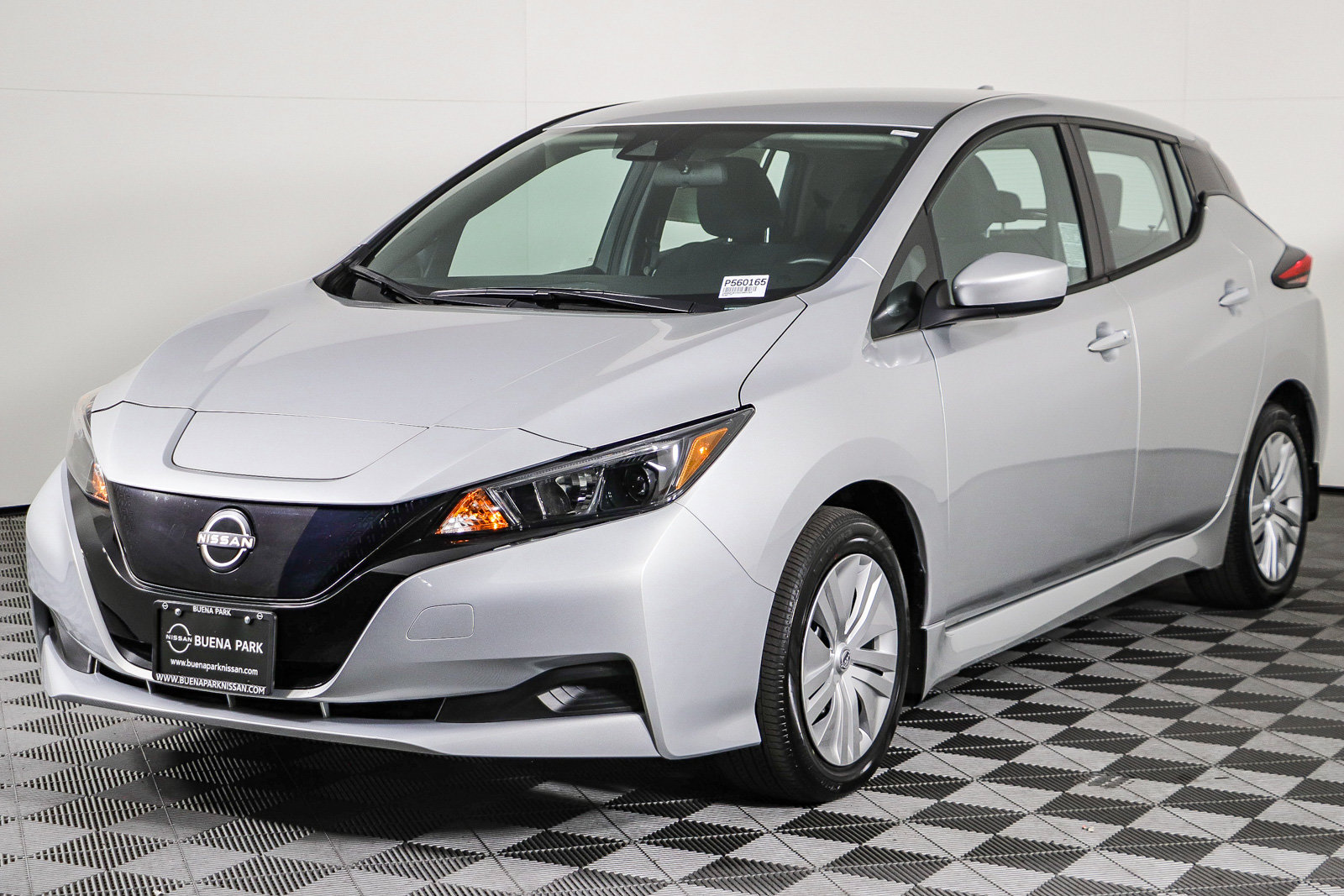 Used 2025 Nissan Leaf S FWD image 3