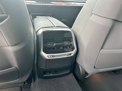 Used 2026 BMW 740i RWD image 33