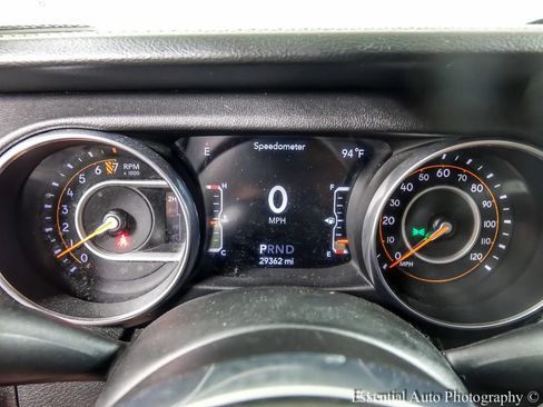 Used 2018 Jeep Wrangler Unlimited Sahara AWD/4WD image 13