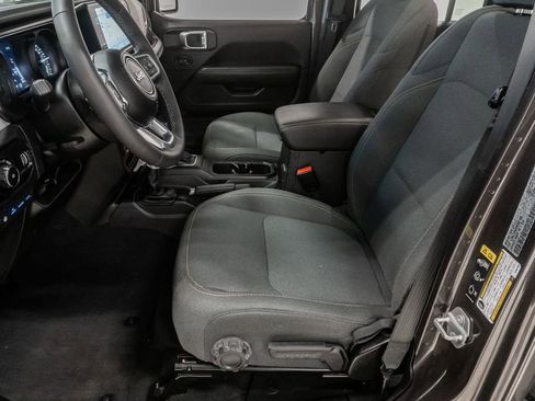 Used 2025 Jeep Wrangler Unlimited Sahara AWD/4WD image 11