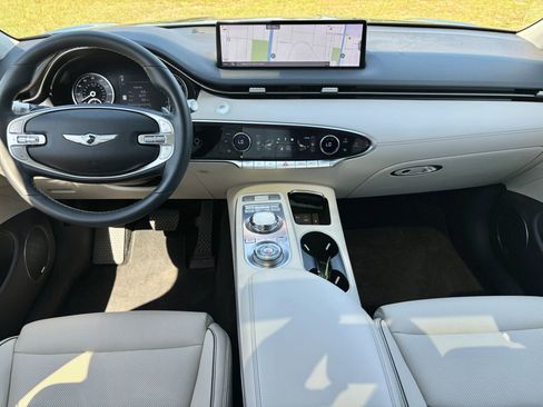 Used 2023 Genesis GV70 2.5T w/ Advanced Package AWD/4WD image 12