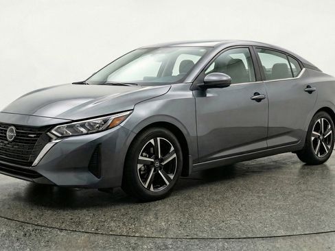 Used 2025 Nissan Sentra SV image 3