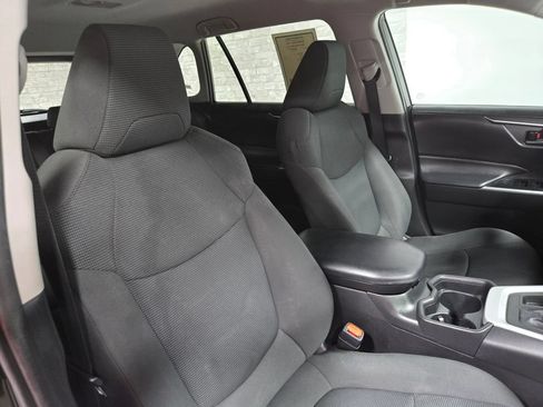 Used 2021 Toyota RAV4 LE AWD/4WD image 52