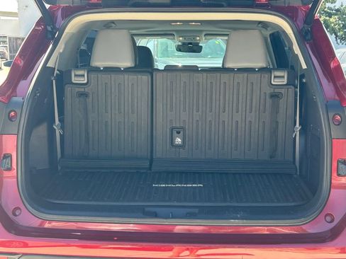 Used 2022 Toyota Highlander XLE FWD image 15