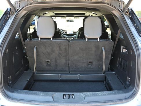Used 2020 Ford Explorer XLT w/ Equipment Group 202A AWD/4WD image 18