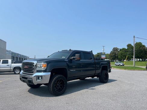 Used 2018 GMC Sierra 2500 SLE w/ HD SLE Preferred Plus Package AWD/4WD image 6
