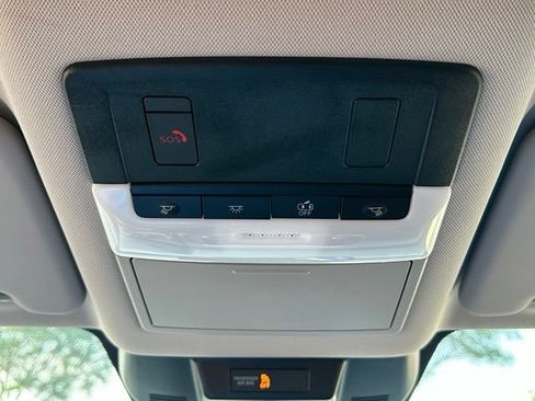 Used 2025 Nissan Rogue SV AWD/4WD image 32