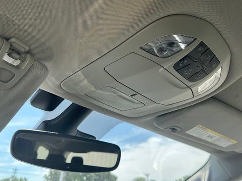 Used 2022 Chrysler Pacifica Touring-L FWD image 43