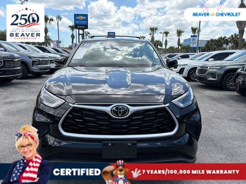 Used 2023 Toyota Highlander L FWD image 3