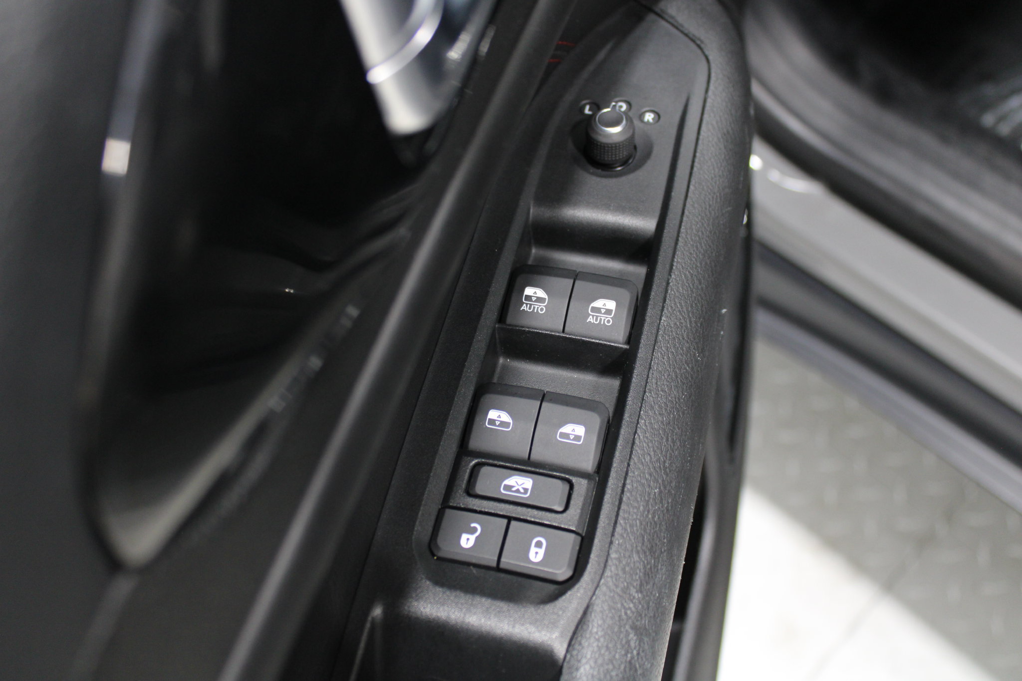 Used 2022 Jeep Compass Trailhawk AWD/4WD image 39