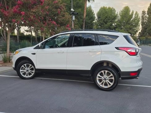 Used 2018 Ford Escape SE FWD image 36