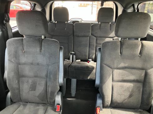 Used 2017 Dodge Grand Caravan SE FWD image 19