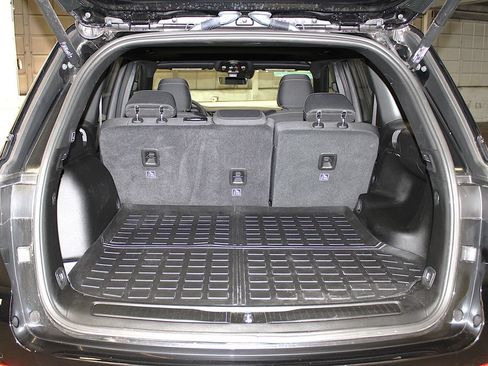 Certified 2025 Jeep Grand Cherokee Laredo X w/ Luxury Tech Group I AWD/4WD image 35