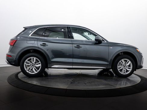 Certified 2023 Audi Q5 2.0T Premium w/ Convenience Package AWD/4WD image 3