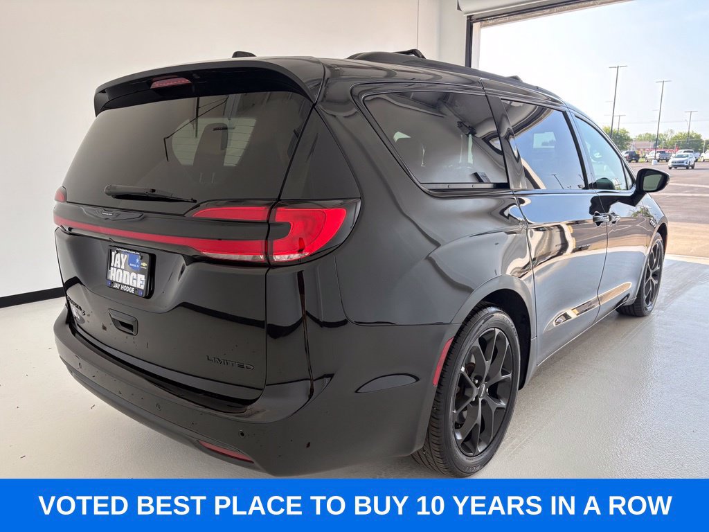 Used 2025 Chrysler Pacifica Limited FWD image 9