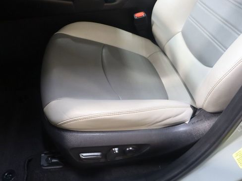 Used 2019 Toyota RAV4 XLE Premium image 31