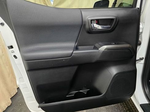 Used 2017 Toyota Tacoma TRD Off-Road w/ Premium & Technology Package image 26