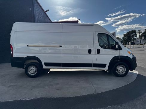 Used 2024 RAM ProMaster 2500 w/ Convenience Group FWD image 16
