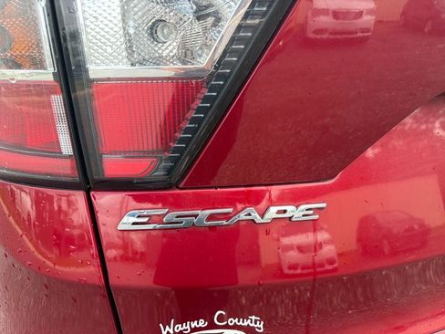 Used 2018 Ford Escape SEL w/ Ford Safe & Smart Package image 16