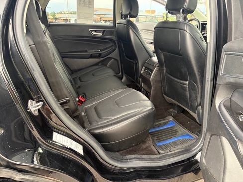 Used 2018 Ford Edge Titanium w/ Technology Package FWD image 17