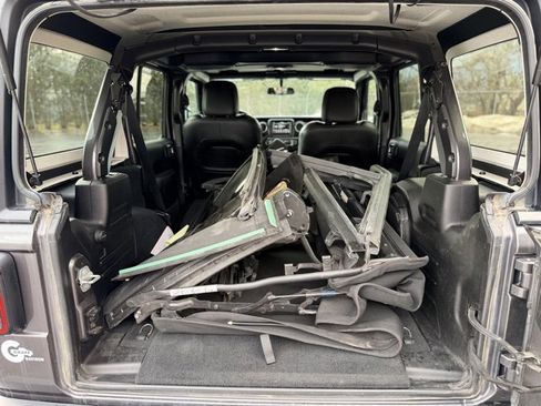 Used 2018 Jeep Wrangler Unlimited Sahara image 24