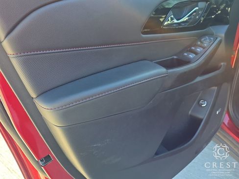 Used 2023 Chevrolet Traverse RS image 7