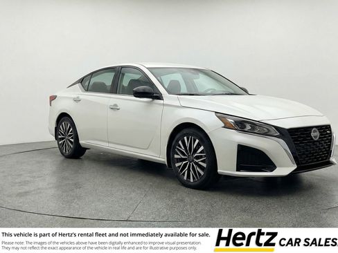 Used 2025 Nissan Altima 2.5 SV FWD image 1