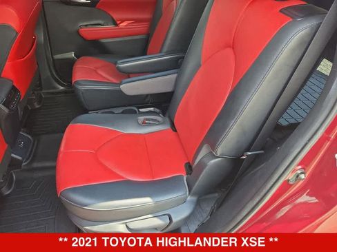 Used 2021 Toyota Highlander XSE FWD image 19