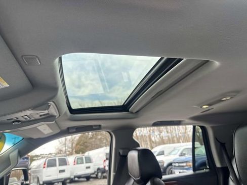 Used 2017 Cadillac Escalade Luxury image 25