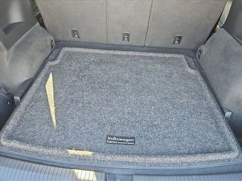 Used 2023 Volkswagen Tiguan SE R-Line image 6