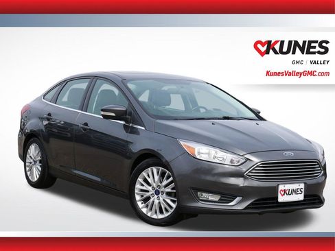 Used 2017 Ford Focus Titanium FWD image 1