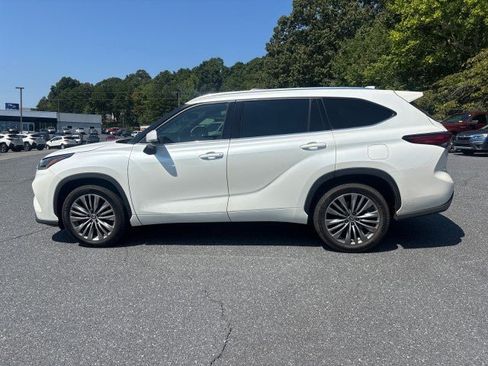 Used 2021 Toyota Highlander Platinum FWD image 4