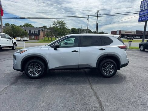 Used 2024 Nissan Rogue S AWD/4WD image 2