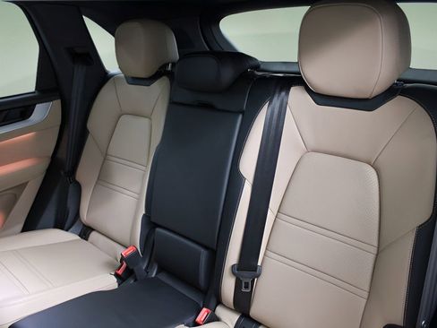 Used 2024 Porsche Cayenne AWD/4WD image 26