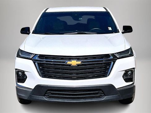 Used 2023 Chevrolet Traverse LS image 3