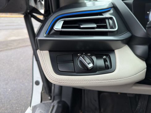 Used 2015 BMW i8 image 28