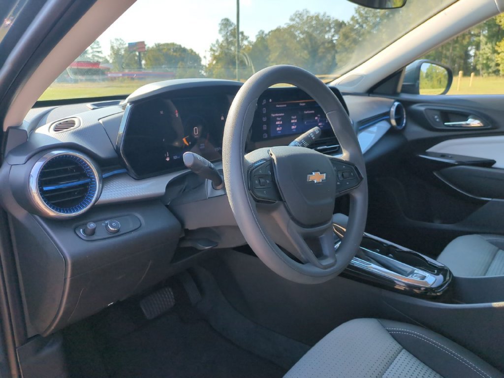 Used 2026 Chevrolet Trax LT FWD image 15