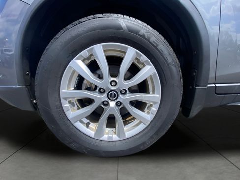Used 2017 Nissan Rogue SV AWD/4WD image 3